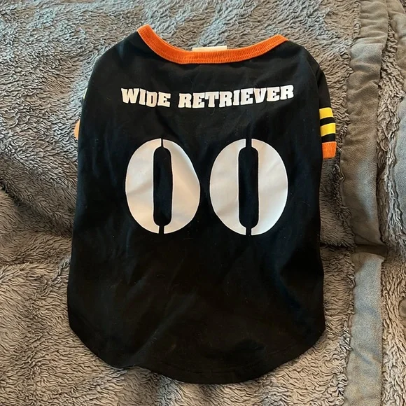 Dog shirt football - Picture 2 of 6